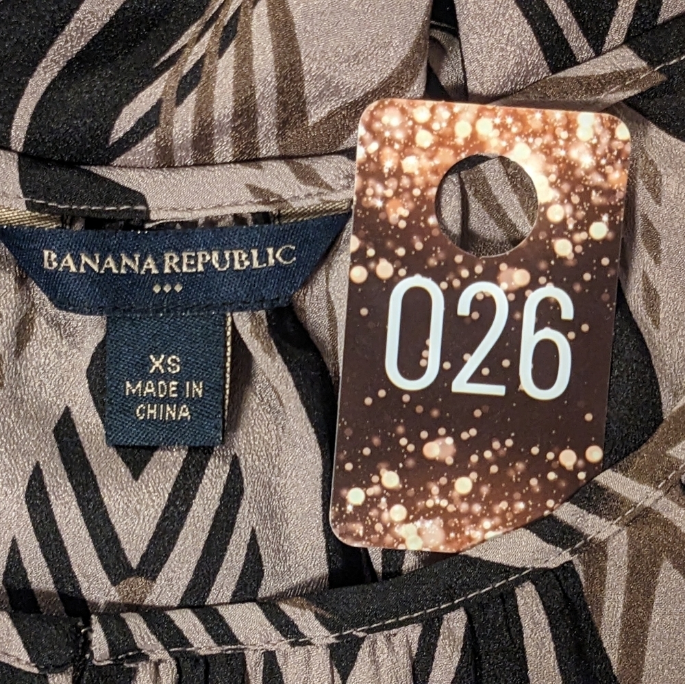 5/$25 Banana Republic blouse - Picture 4 of 5